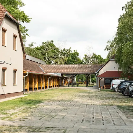 Апартаменты Szelid Gyoengye