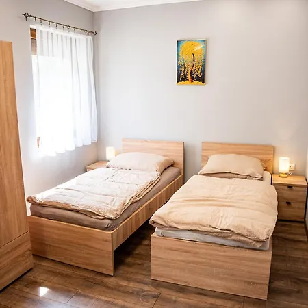 Szelid Gyoengye Апартаменты Дунапатай